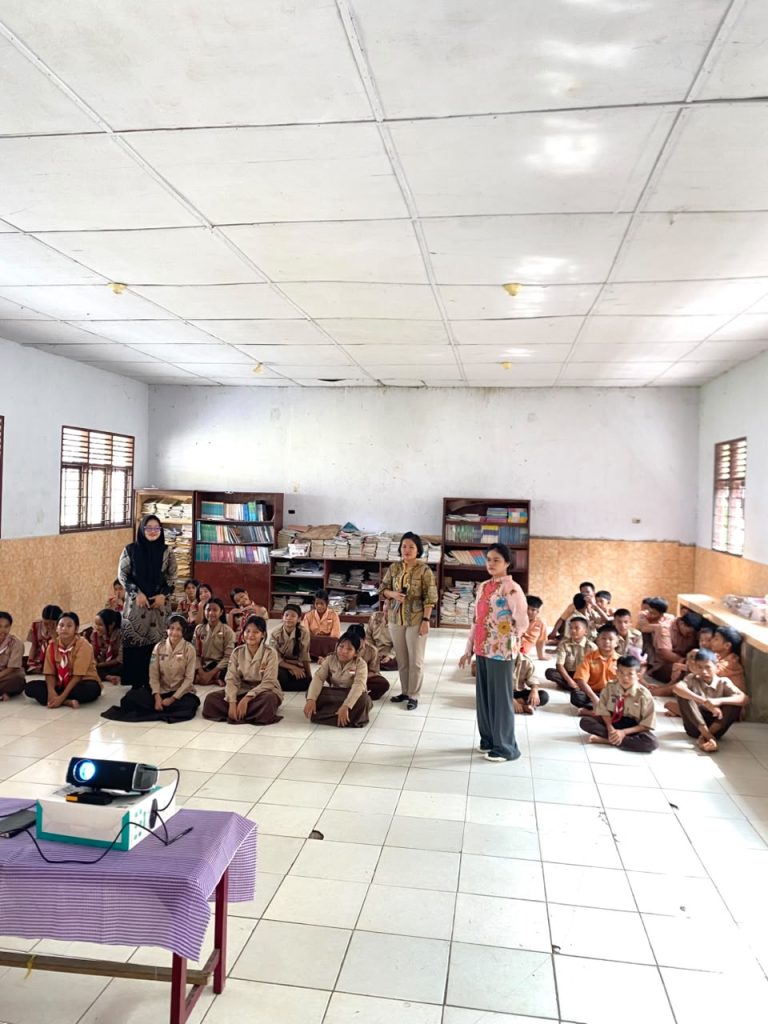 Puskesmas Ofa Padang Mahondang Tingkatkan Kesadaran Kesehatan Mental melalui Edukasi Pertolongan Pertama pada Luka Psikologis di SMPN 4 Pulau Rakyat